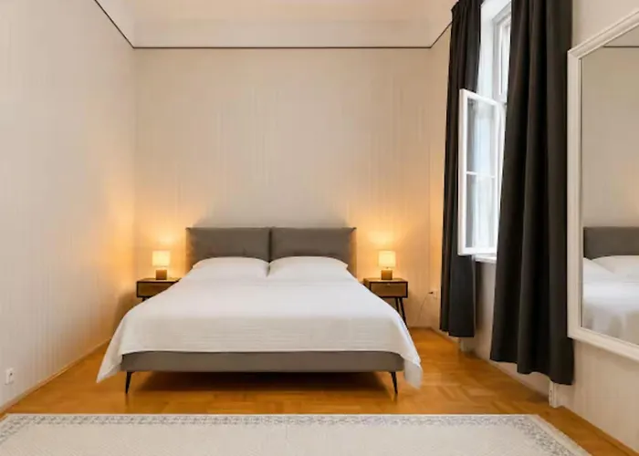 Apartment Luxury In Prime District *
