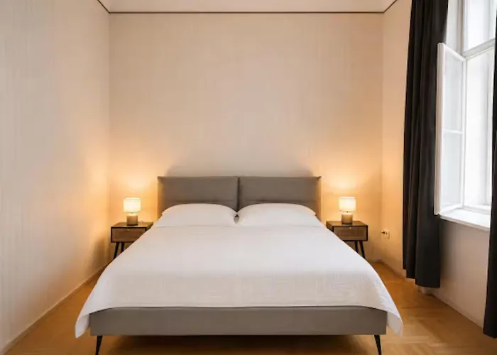 Luxury In Prime District Apartment *