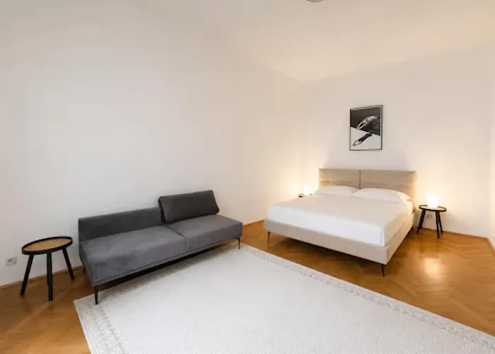 Luxury In Prime District Apartment