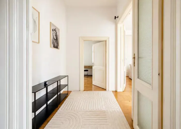 Luxury In Prime District *